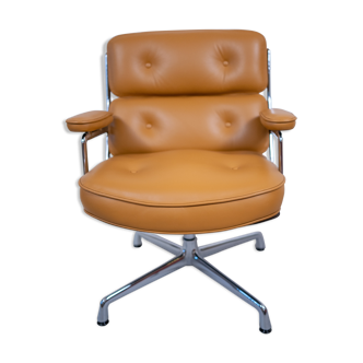 Lobby chair ES104 by Charles and Ray Eames,