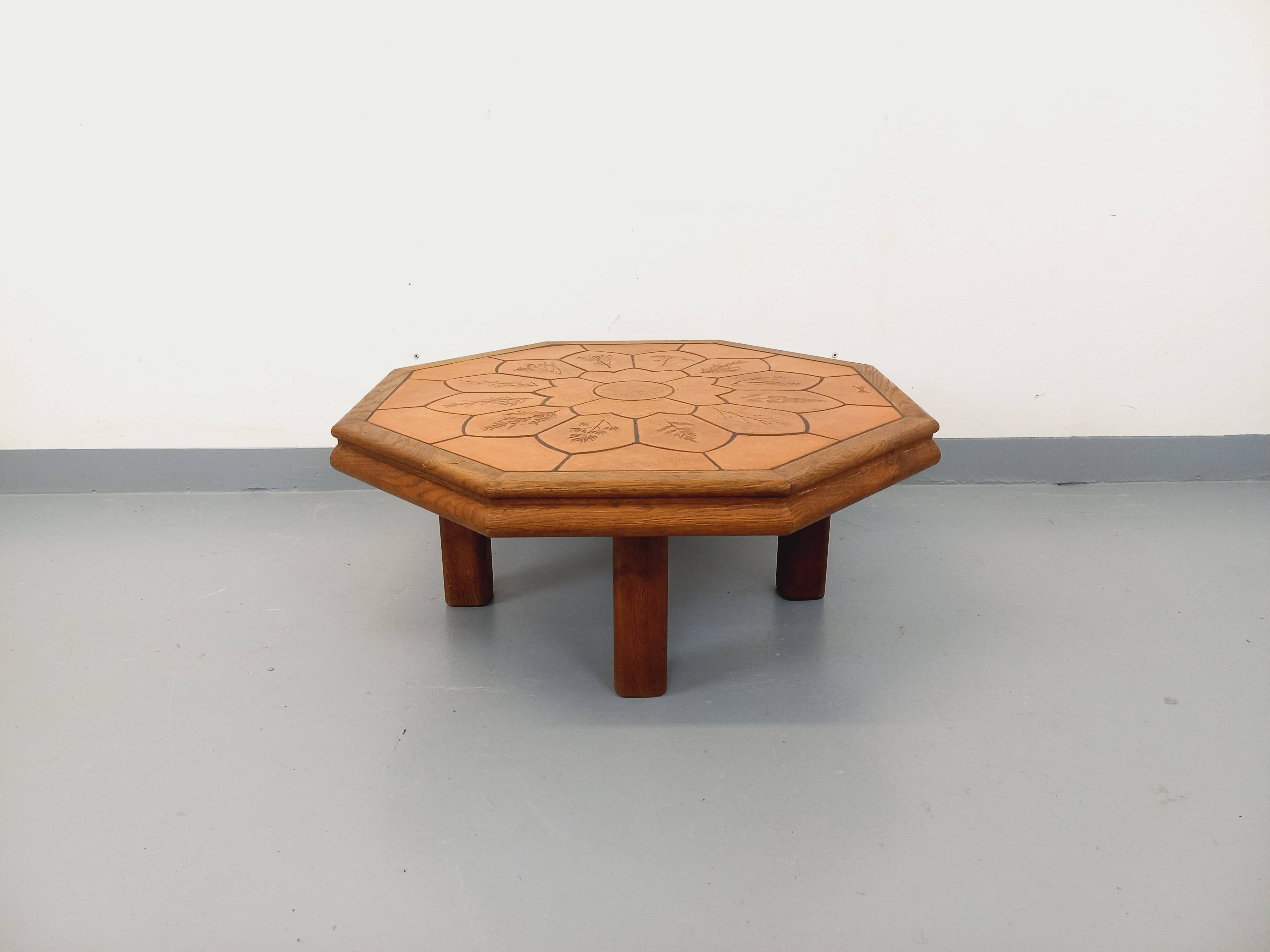 Octagonal coffee table Barrois with vintage herbarium patterns in oak and ceramic.