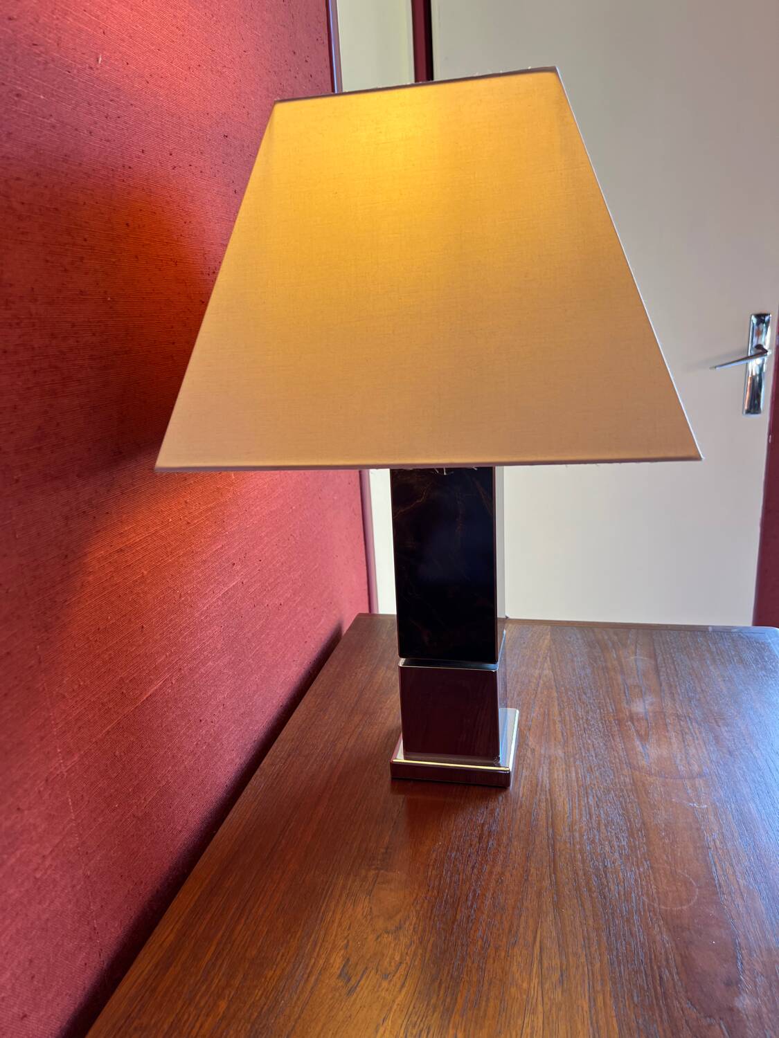Vintage table lamp – marble and chrome metal base