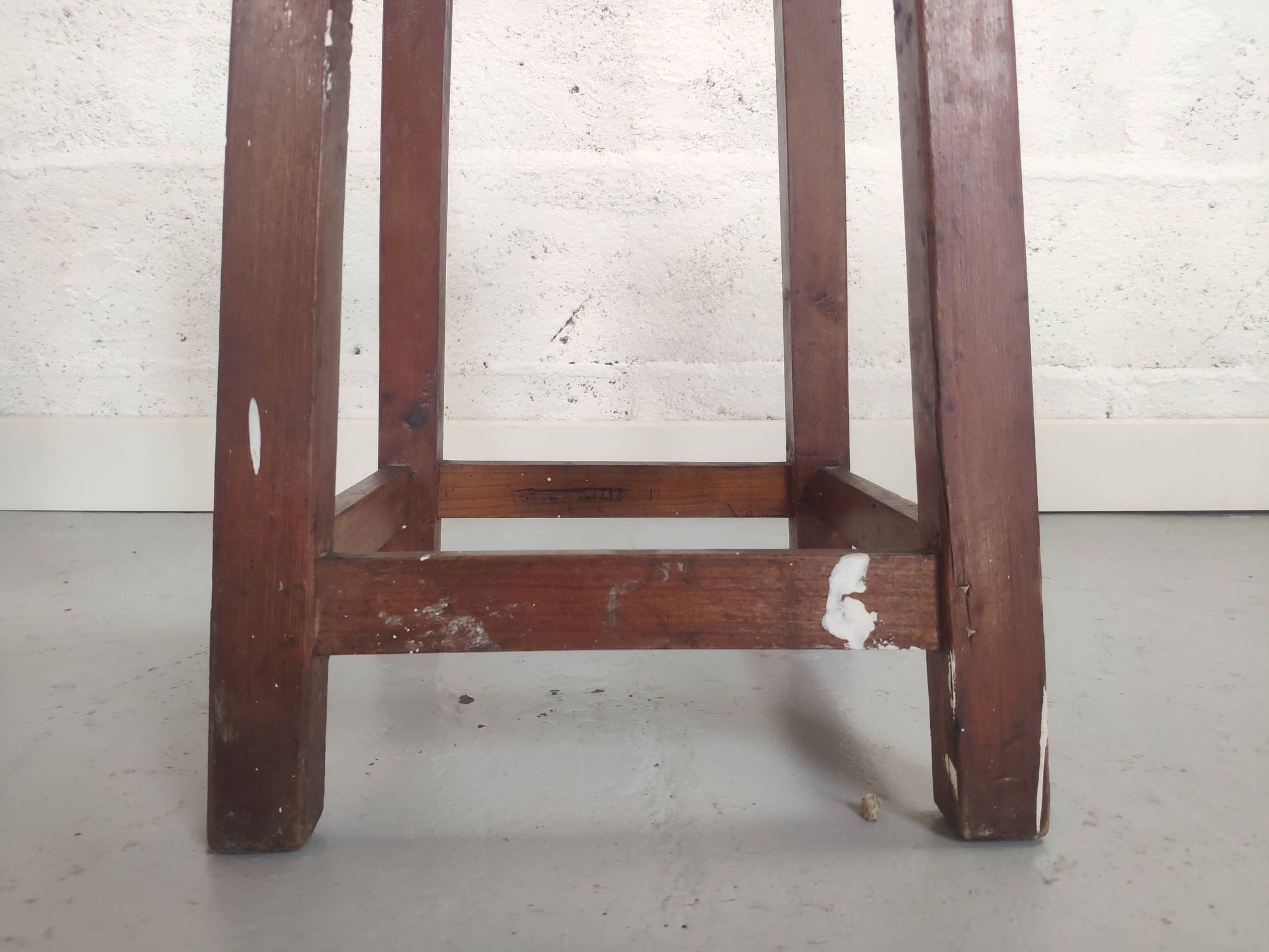 Tabouret vintage de peintre en bois