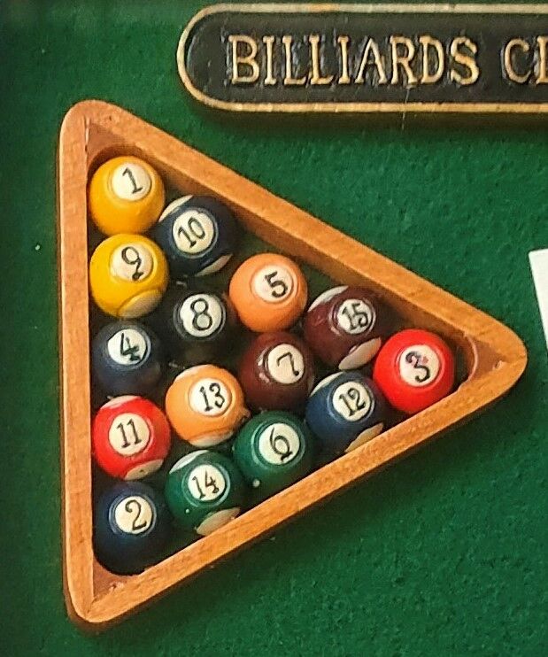 Display chest diorama for cd - billiards club - 80s - england