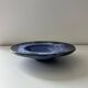Plat creux bleu indigo signé