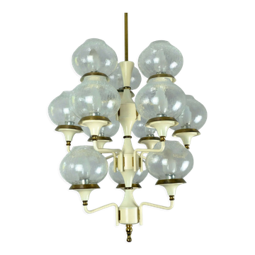 Chandelier en laiton des années 1960 avec 12 abat-jours en verre craquelé.