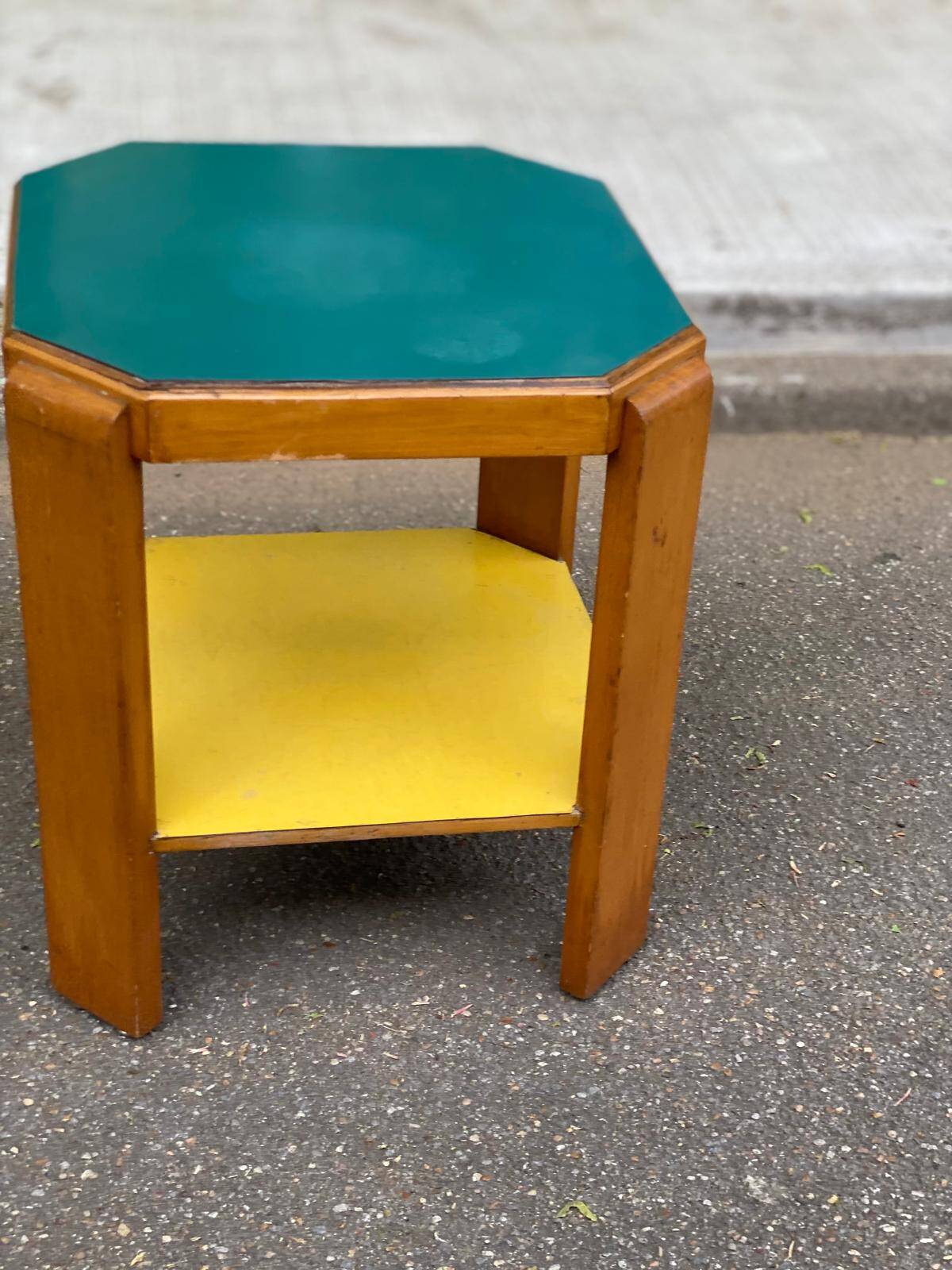 Table d'appoint art déco octogonale en bois jaune et vert 1970