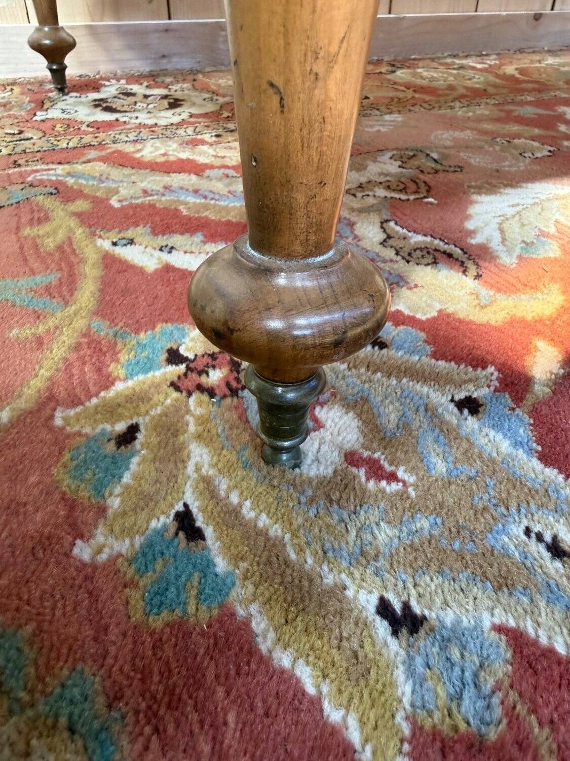 English Victorian coffee table - Brass turned legs - Patterned top
