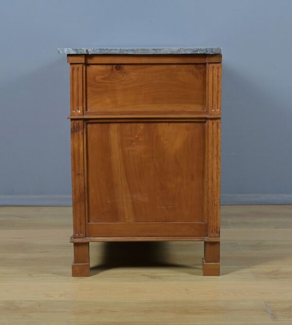 Commode de propriété en merisier, époque Louis XVI – fin XVIIIe