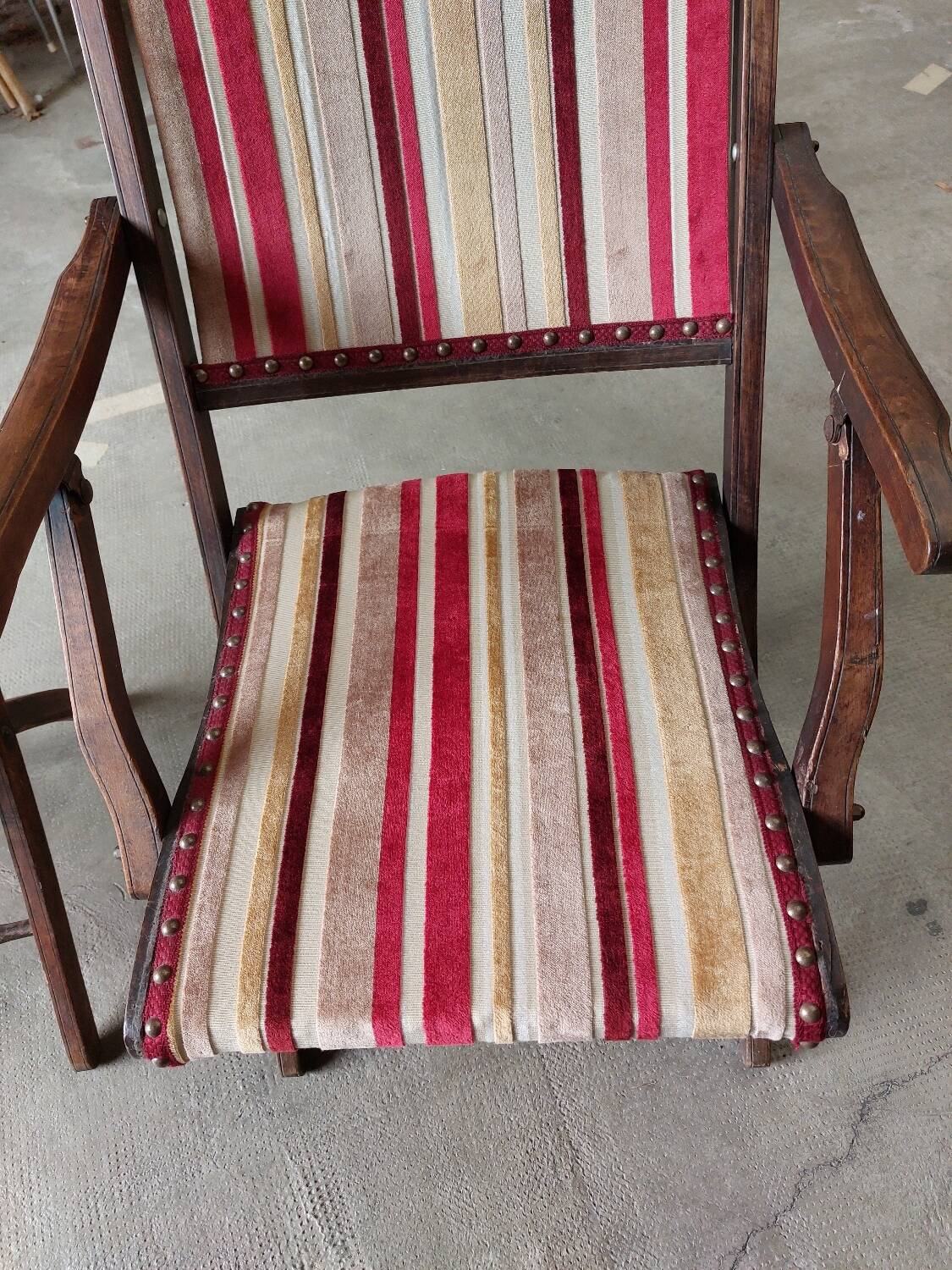 Set of 2 wooden folding chairs