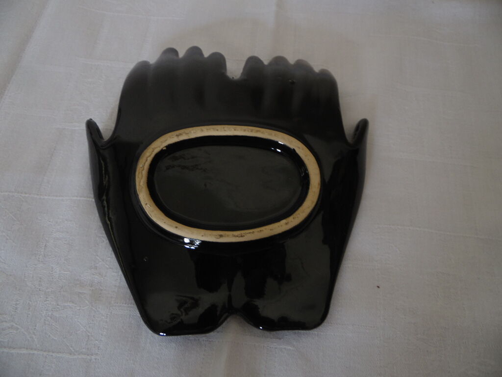 Trinket bowl hands clasped