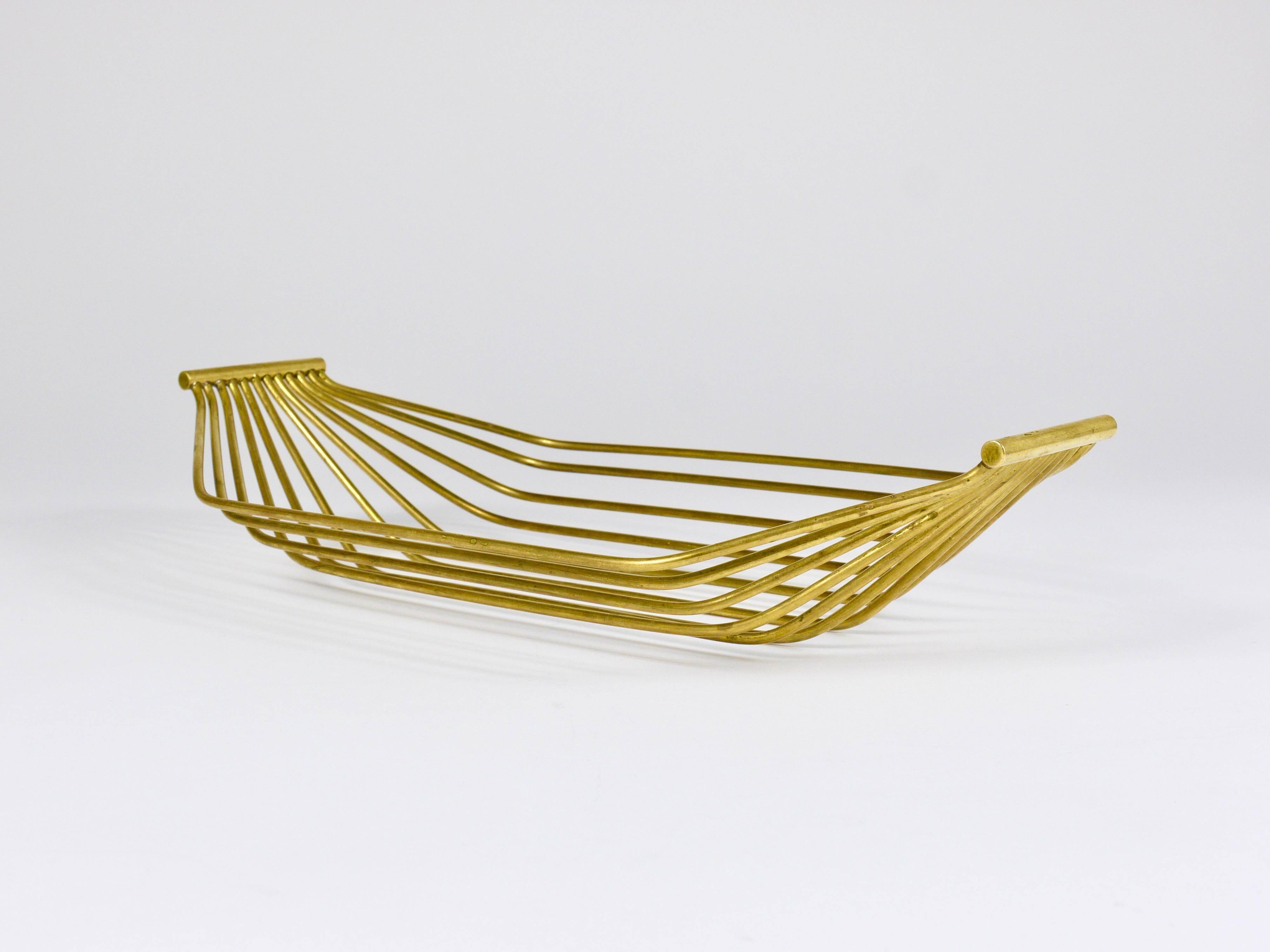 Grand panier à fruits en fil de laiton autrichien milieu du siècle, style Carl Aubock, 1950