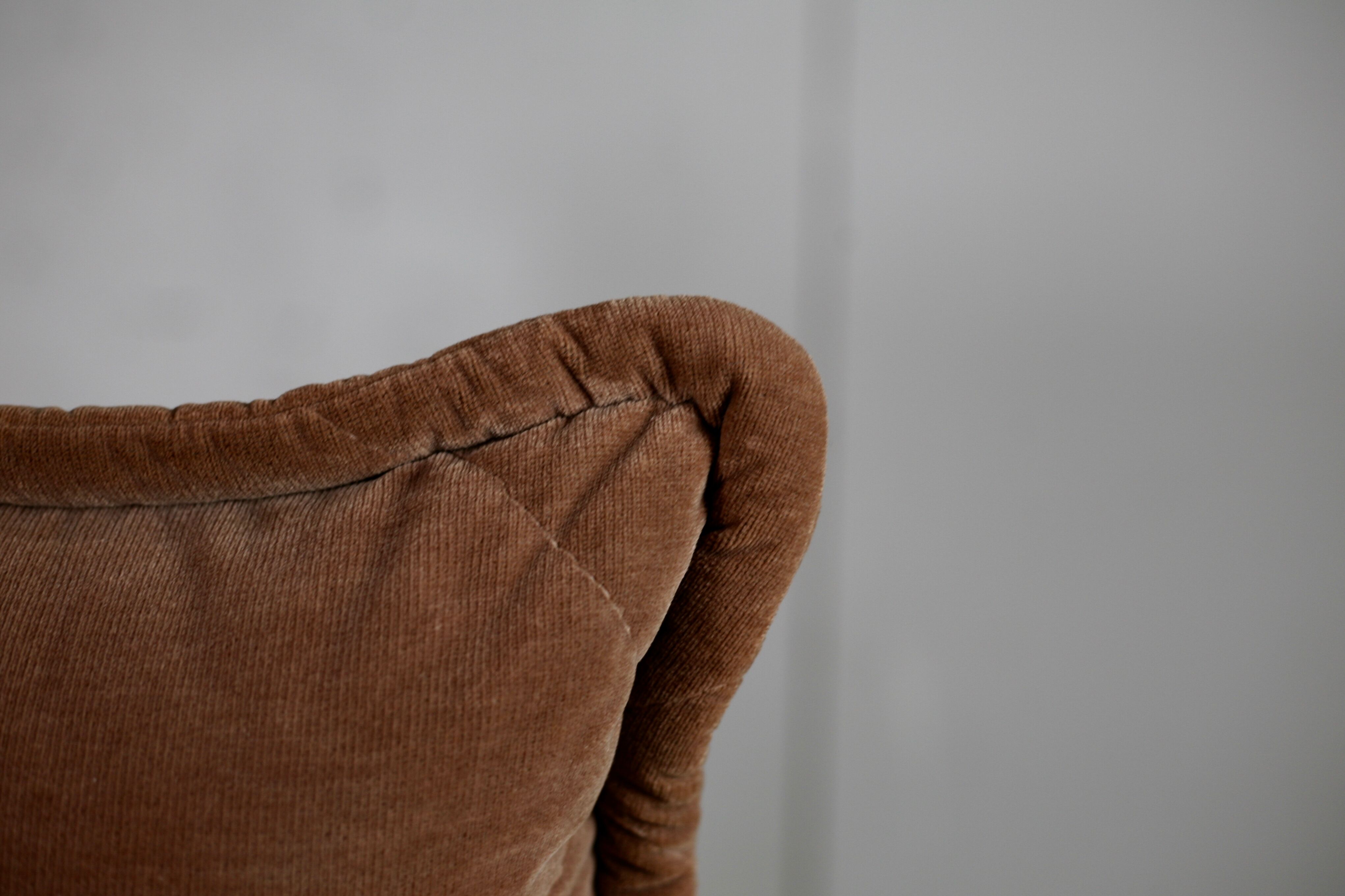 Velvet driver "caramel", France, circa 1970.