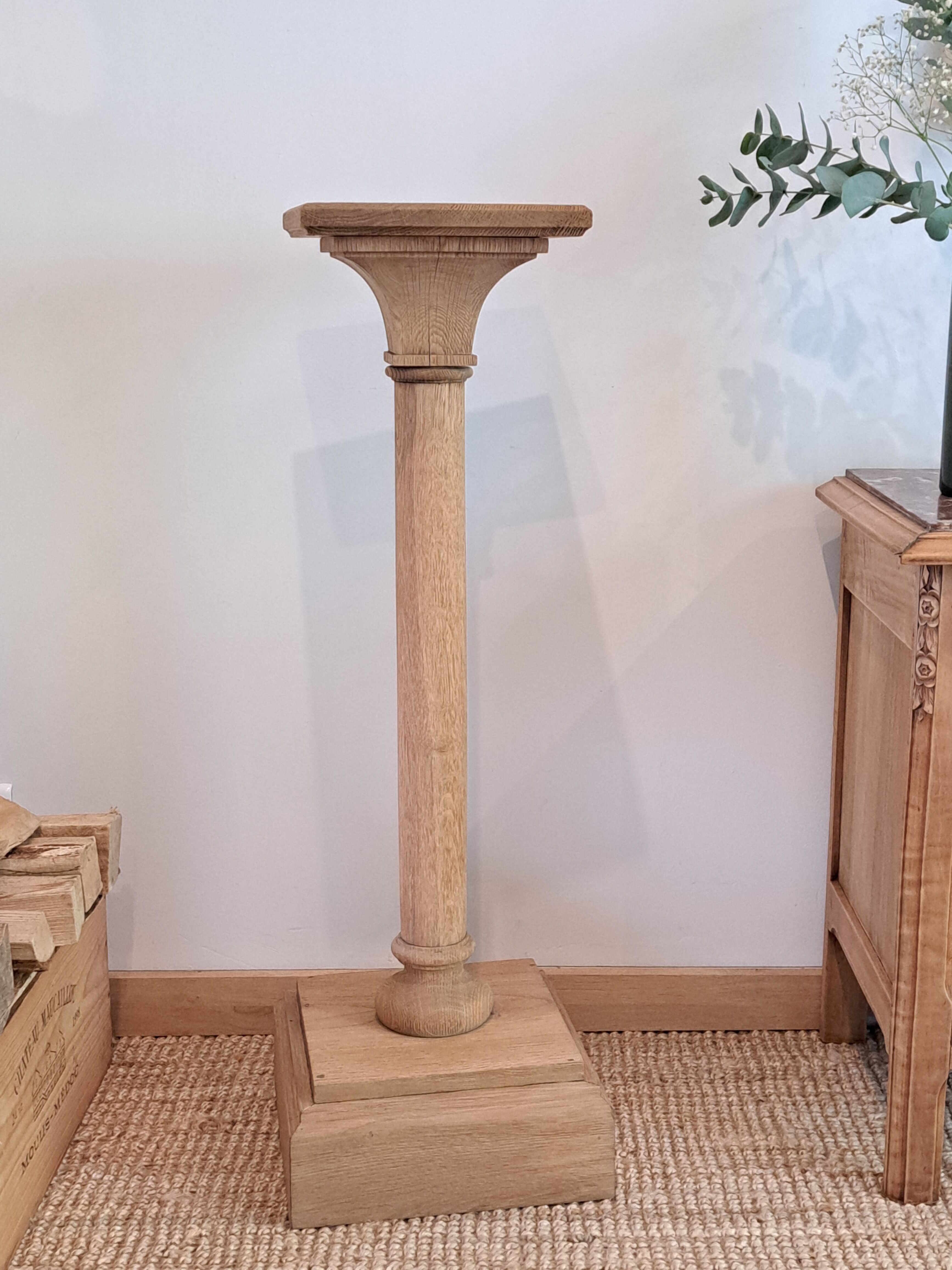 Light oak wood column