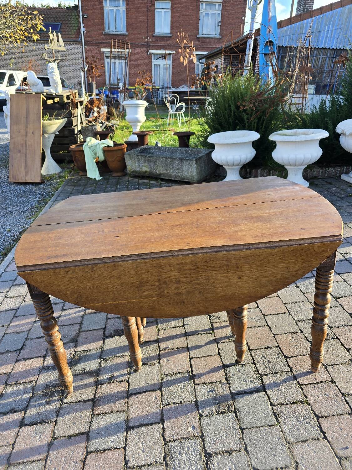 12-foot round oak table with 7 extensions / 20 people