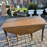 12-foot round oak table with 7 extensions / 20 people