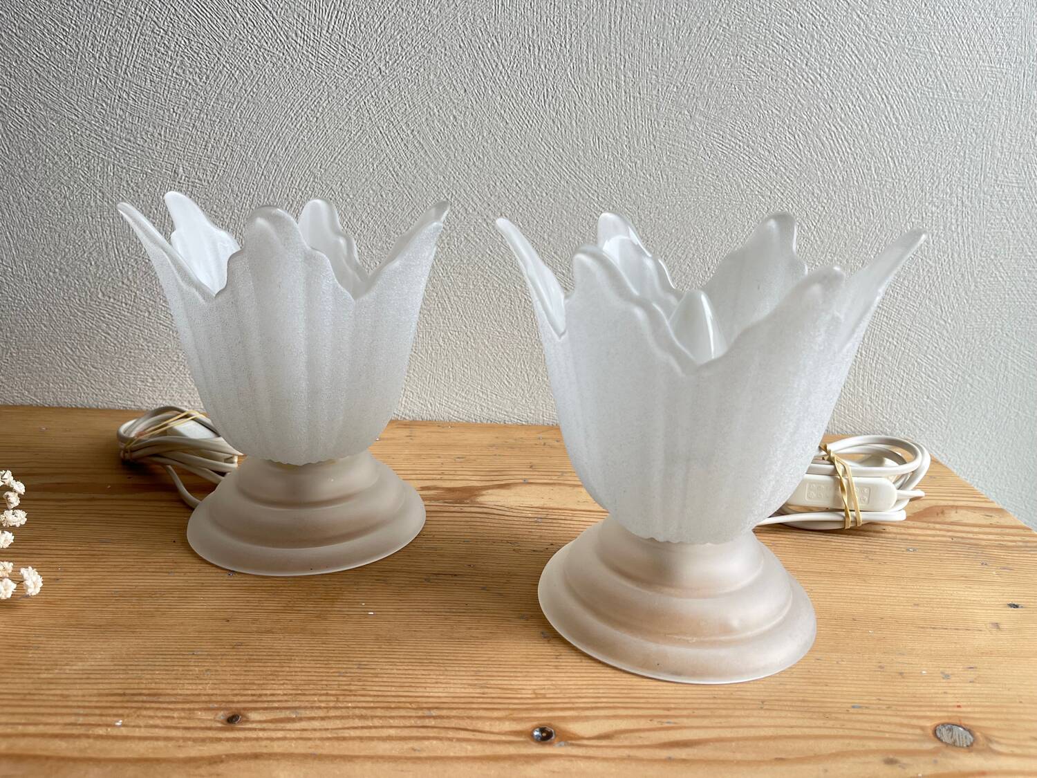 Vintage tulip glass flower lamp
