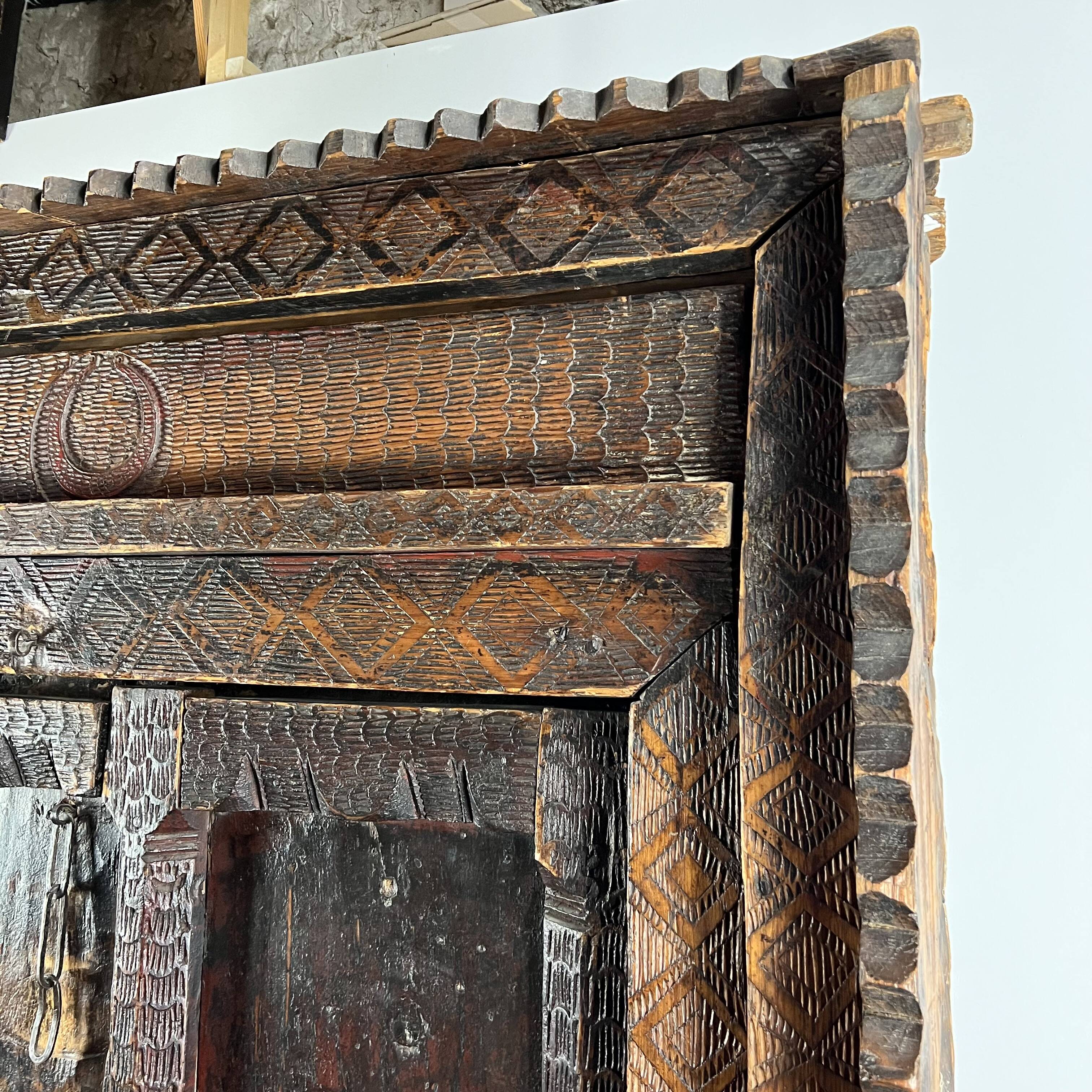 Afghan door in carved wood from the late 19th century with Palace Temple framing.