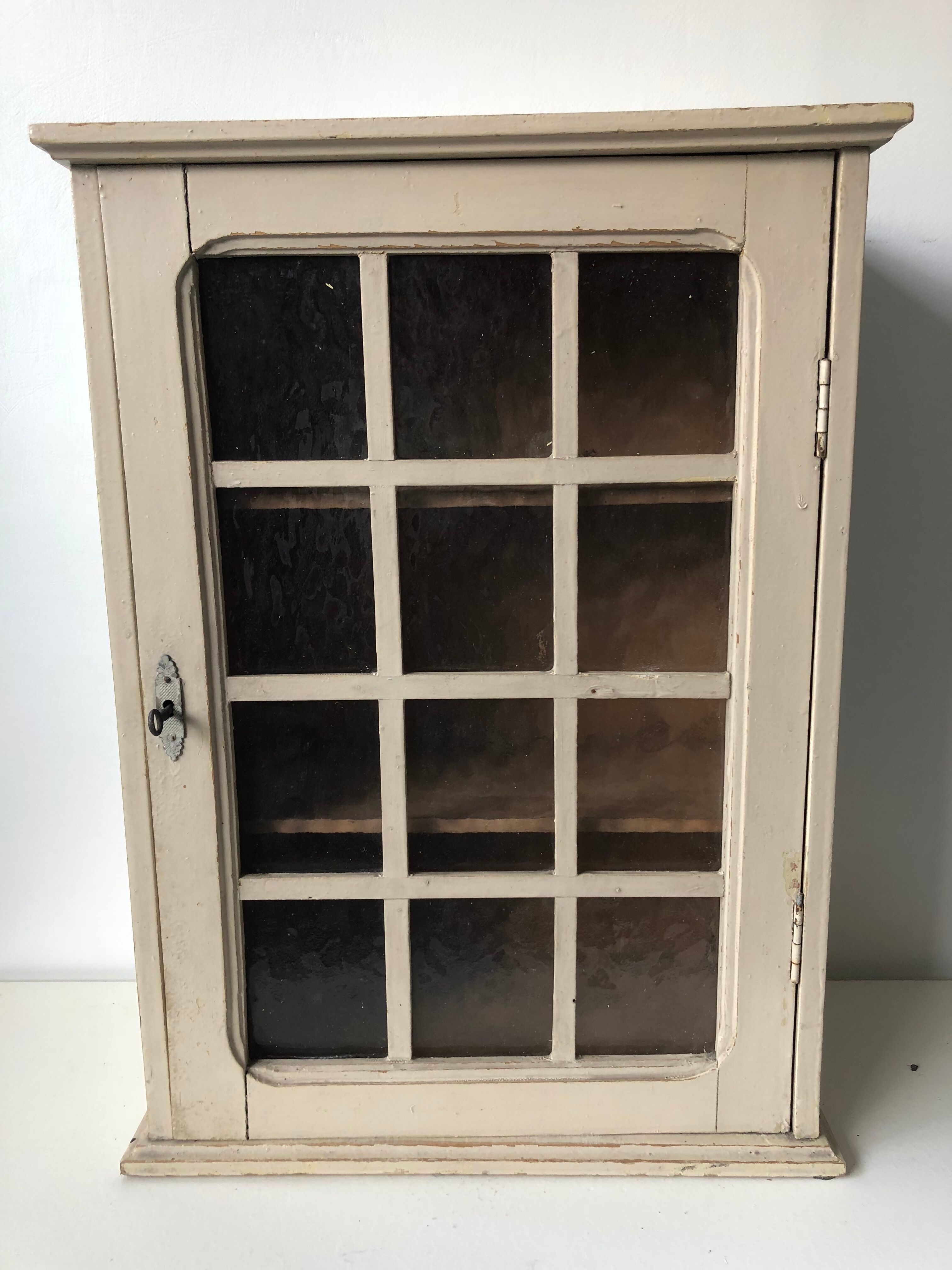 Medicine wardrobe glazed braces