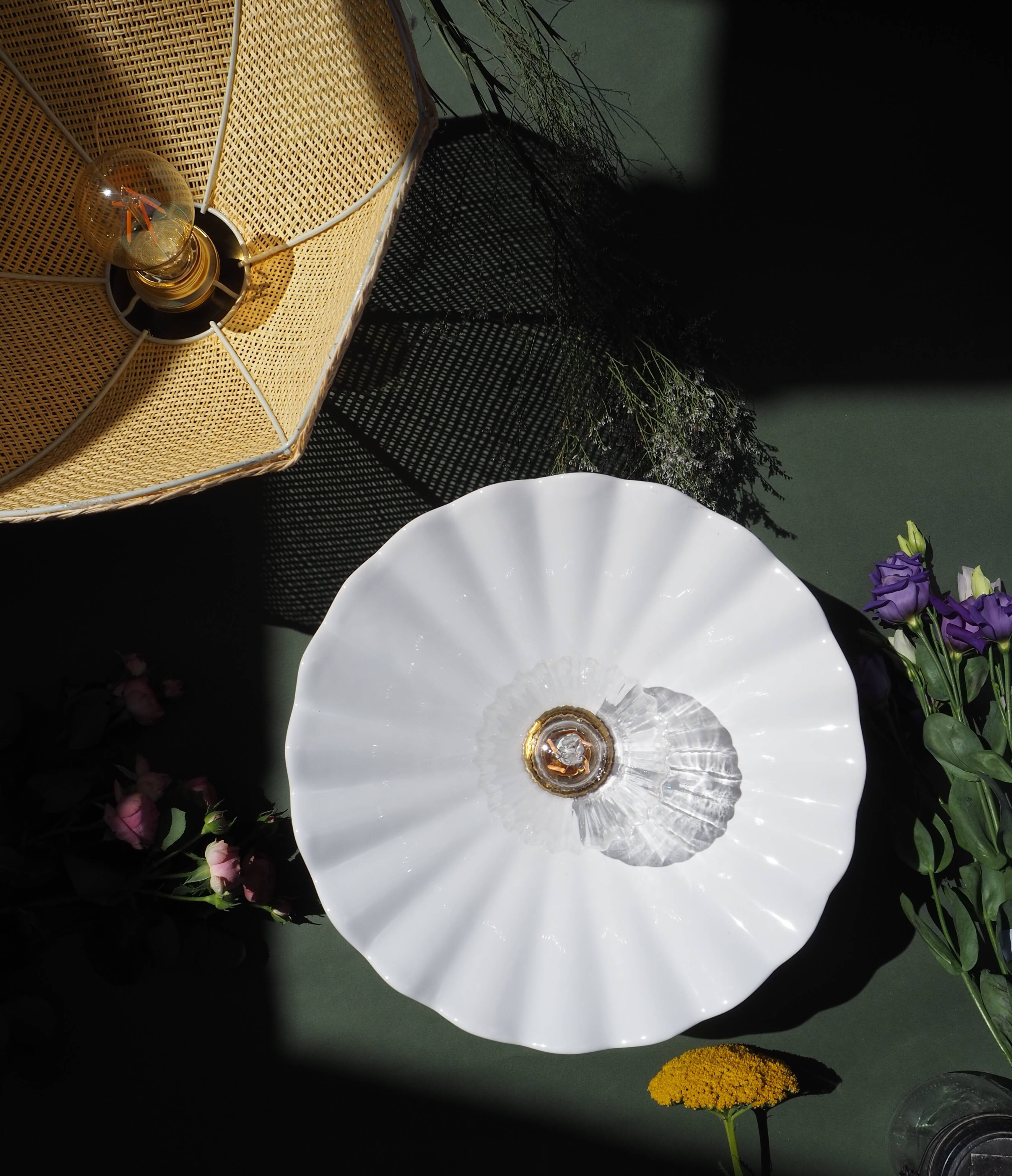 White ceramic wall lamp
