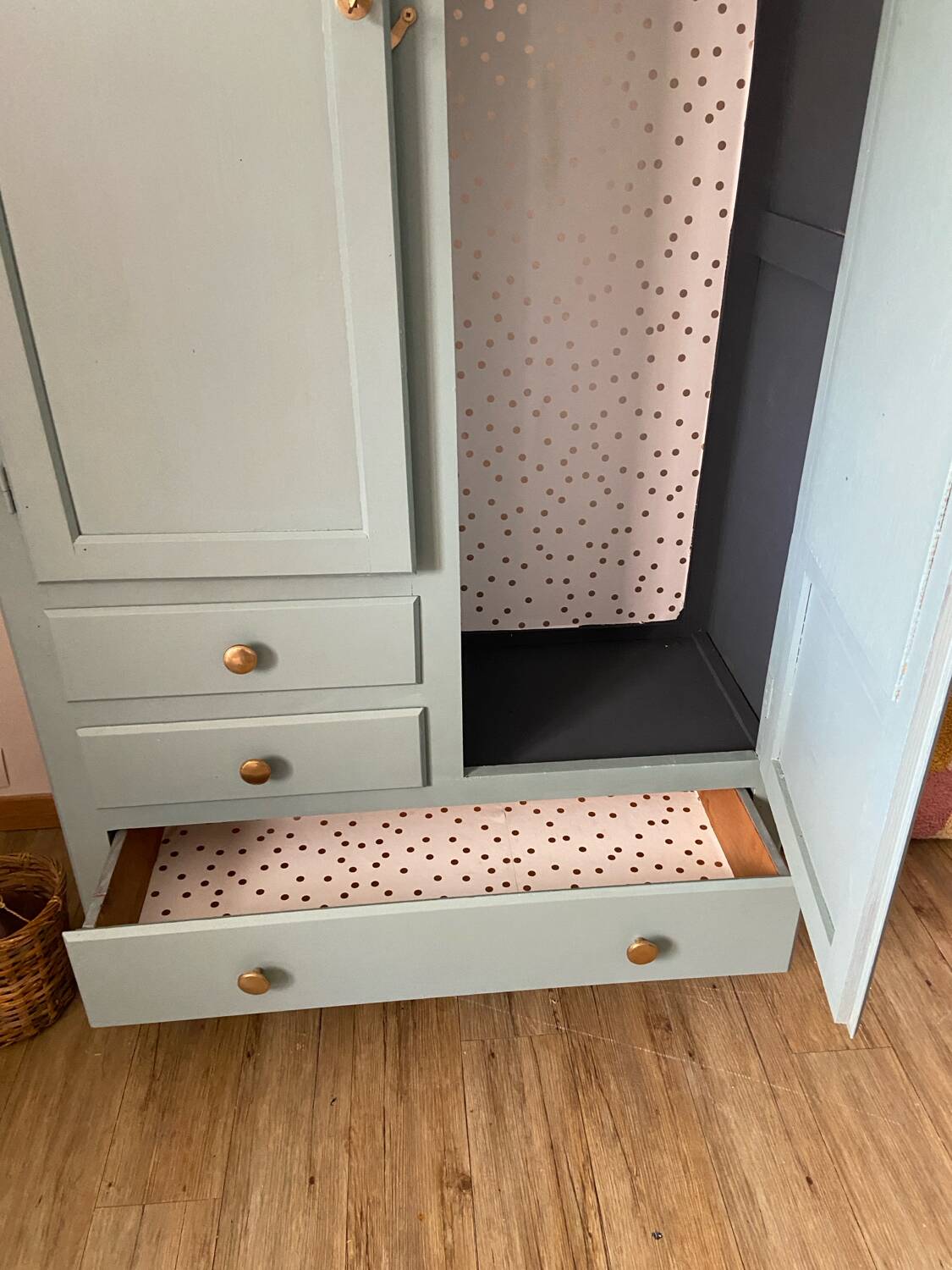 Armoire parisienne