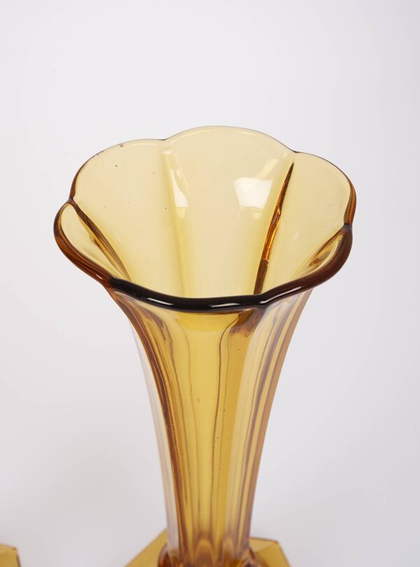 Vases de tulipe en verre ambré belge Art déco Val Saint Lambert, lot de 2.
