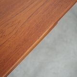 Table en teck, design danois, années 1970, production : Danemark