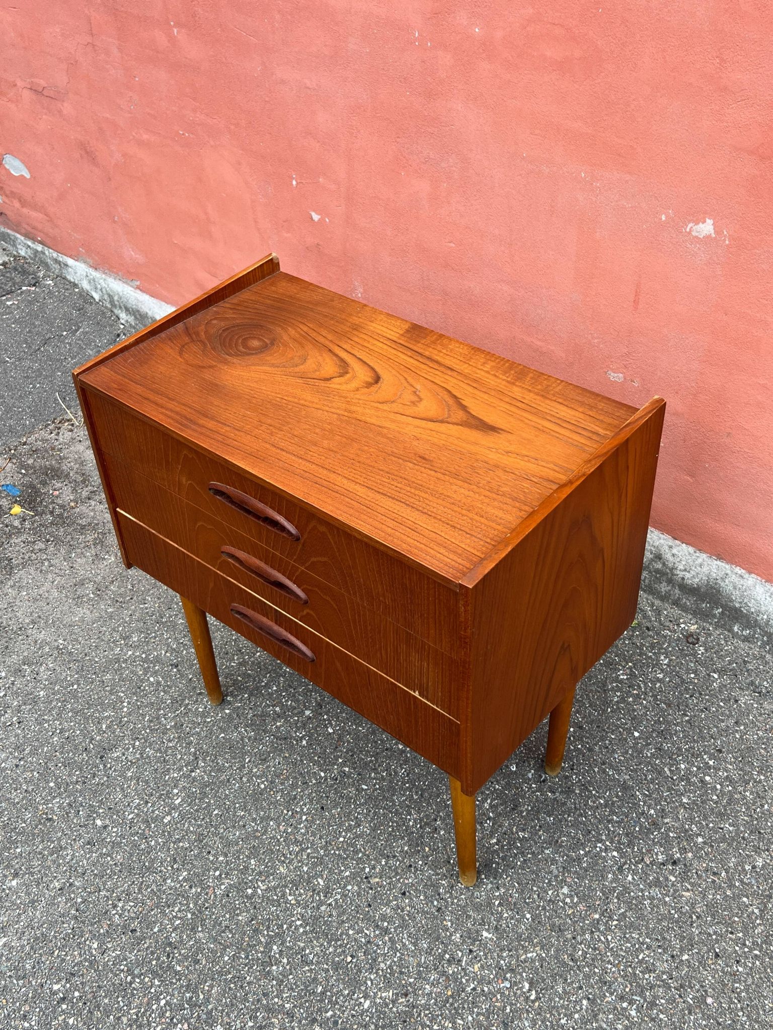 Vintage Danish teak chest of drawers / bedside table, mid-century modern, 1960.