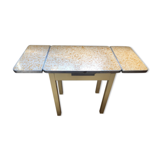 Table in formica
