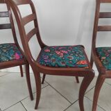 Set of 4 wooden chairs
