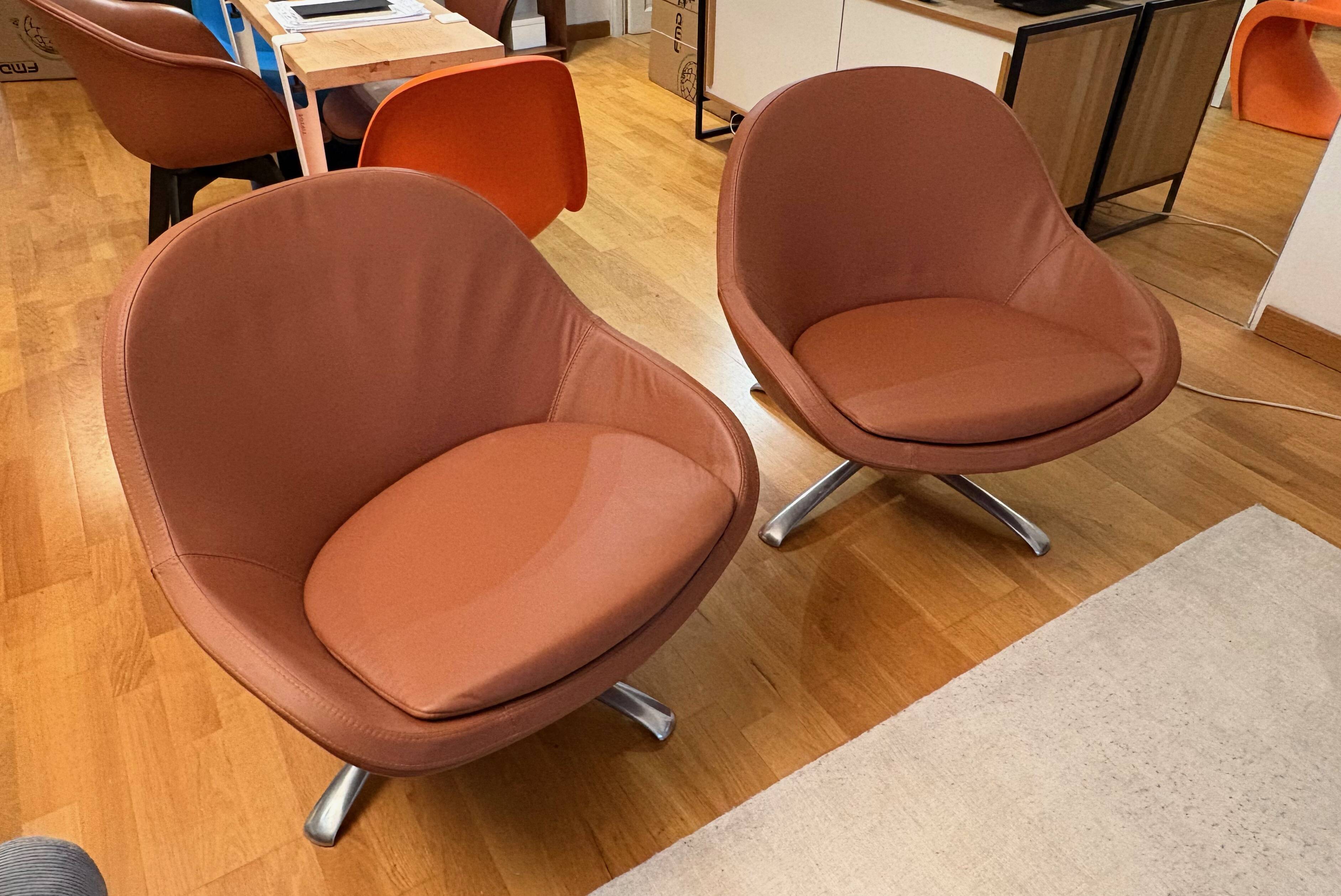 Caramel leather Veneto armchair with swivel function (2 available)