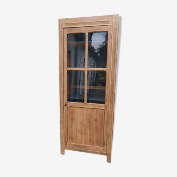 Bonnetière vitrée parisienne