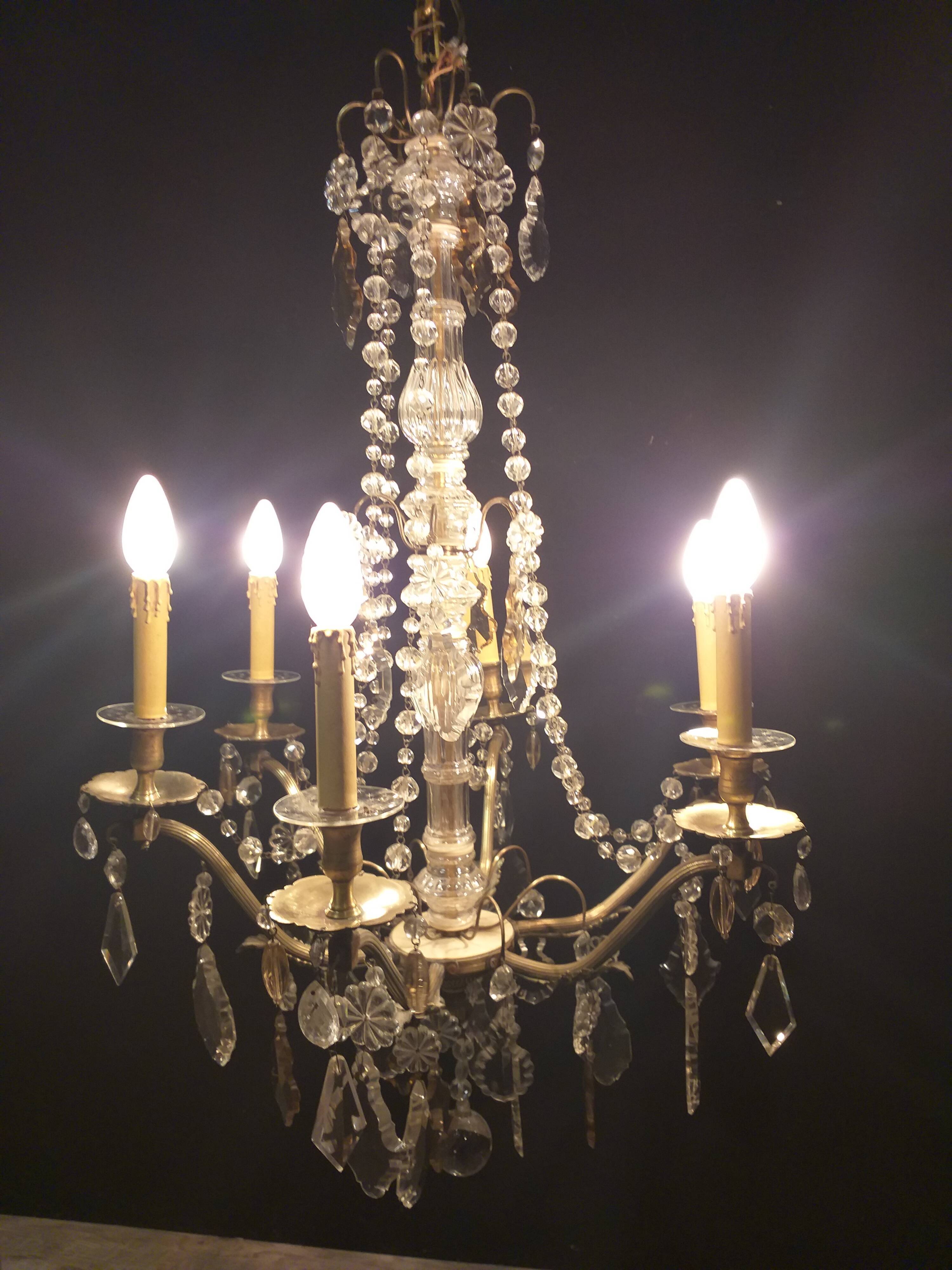 Lustre à pampilles de cristal