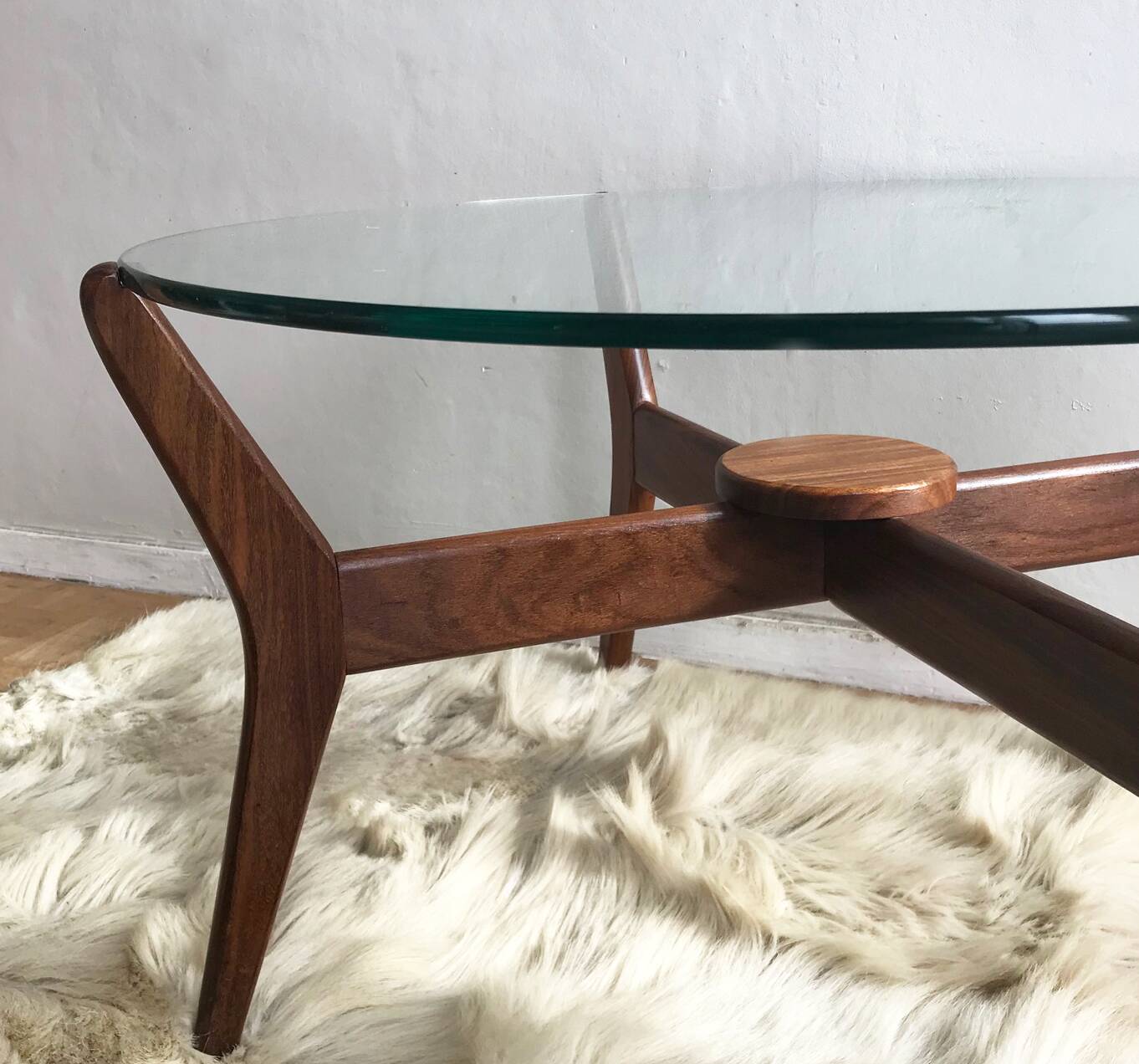 1960s round coffee table in teak and glass
