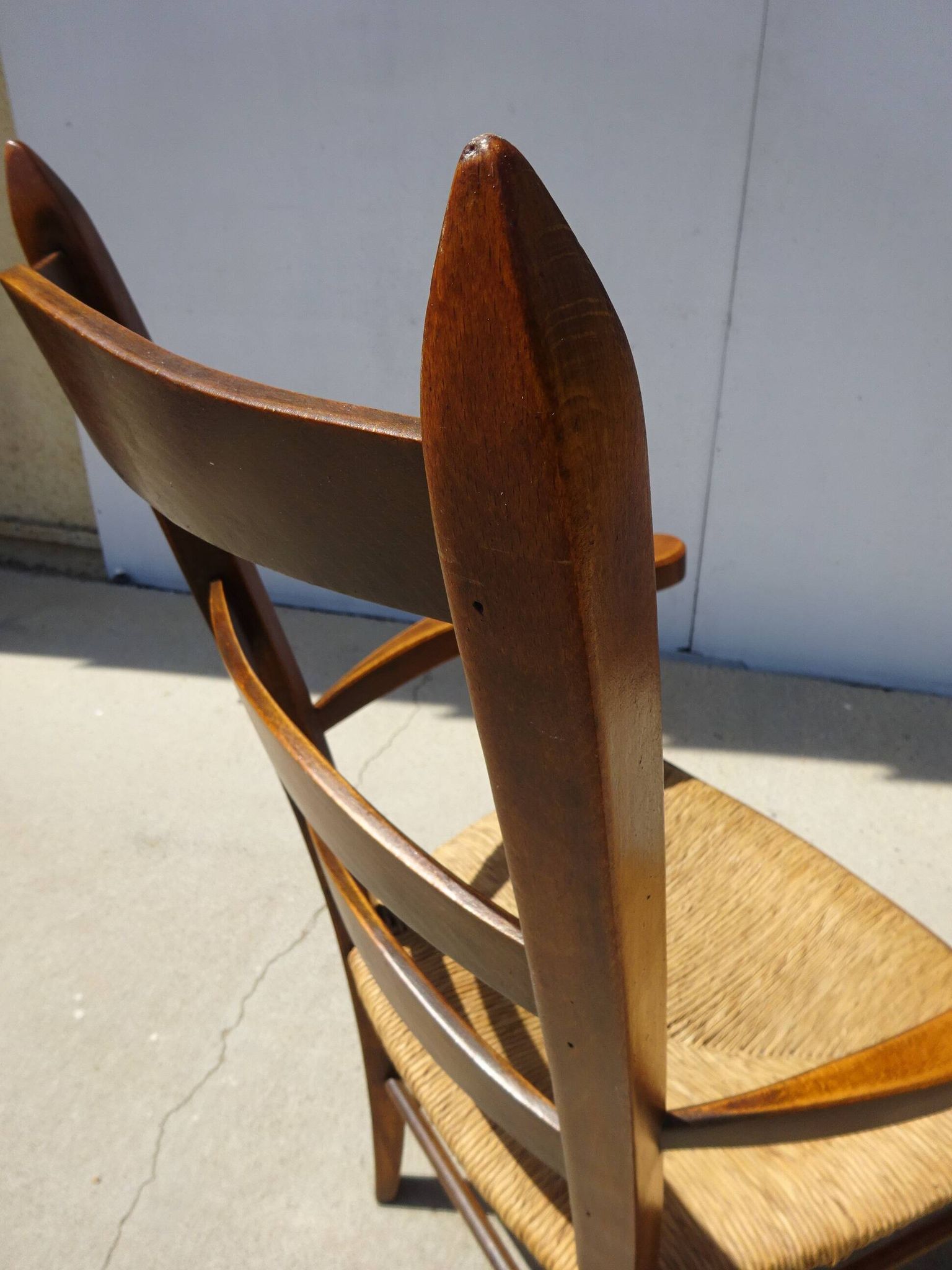 Ancien fauteuil à l'assise paillée