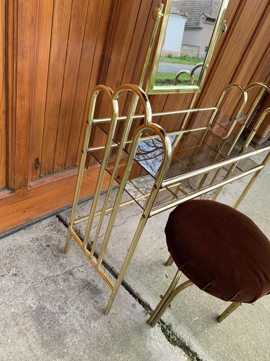 Hairdresser and vintage stool in gilded brass and mirror — brown seat, straw yellow accents.