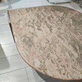 Table basse en marbre, forme goutte d'eau vieux rose