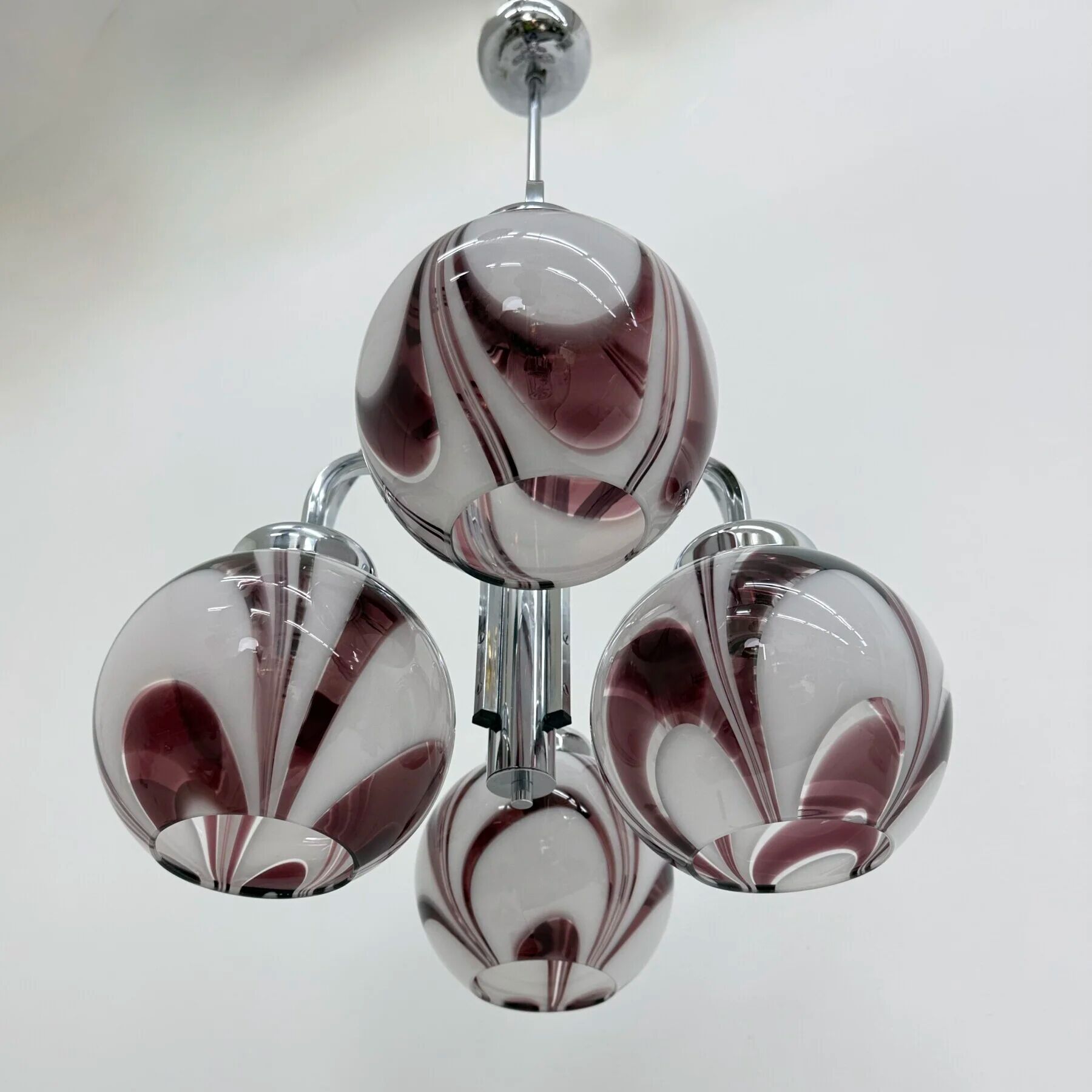 XL Italian purple and white Murano glass swirl chandelier, 1970s