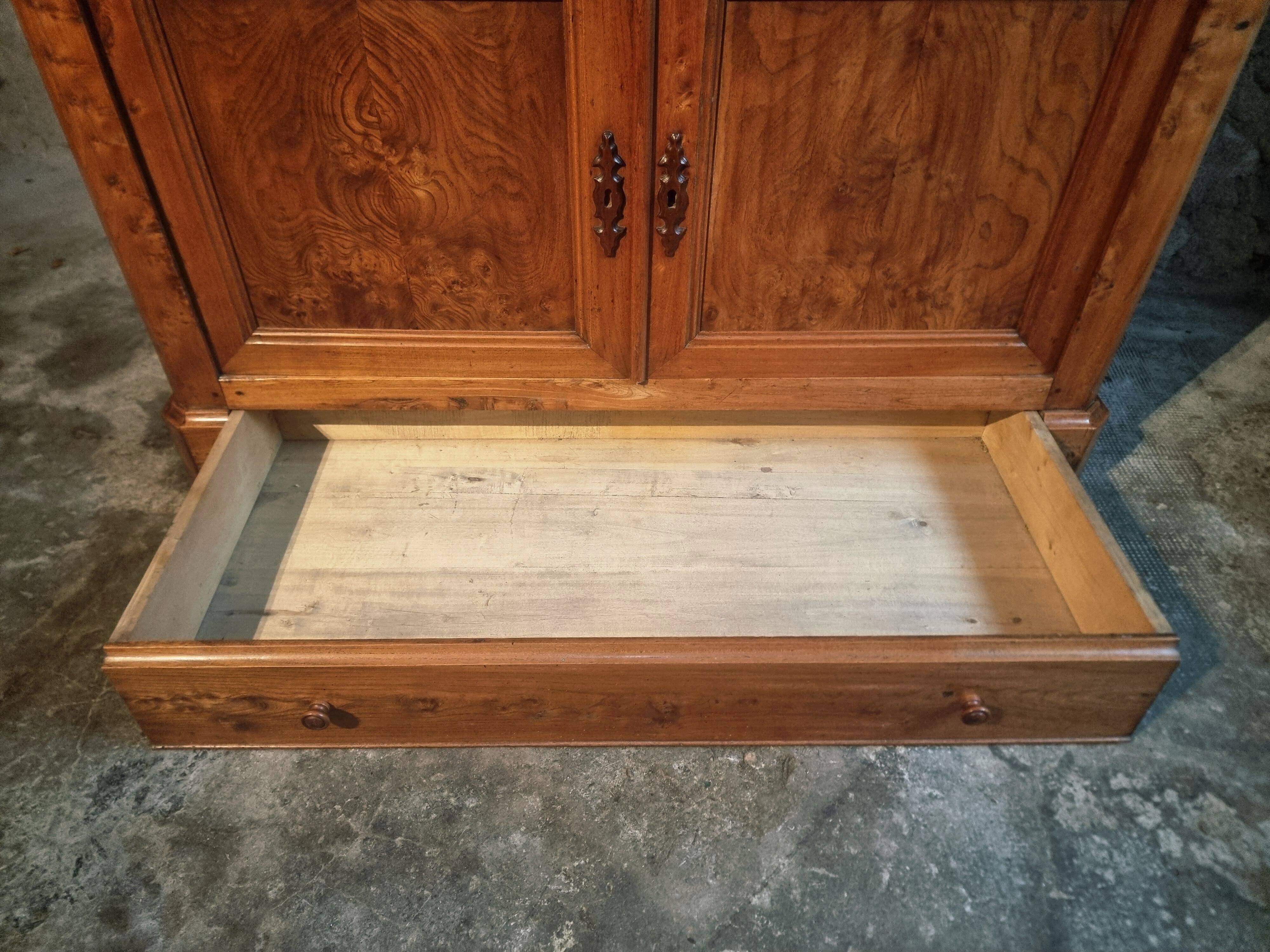 French buffet from the 19th century in elm with drawers – Louis Philippe period