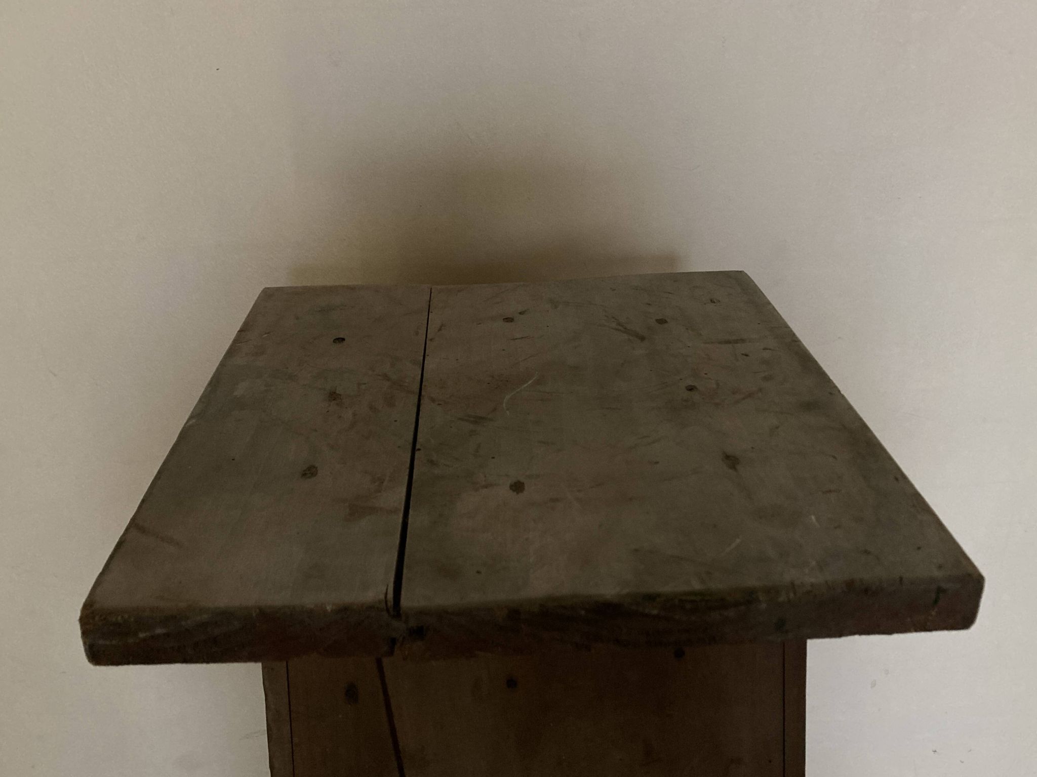 Sellette d'atelier ancienne néo-classique en bois lavé