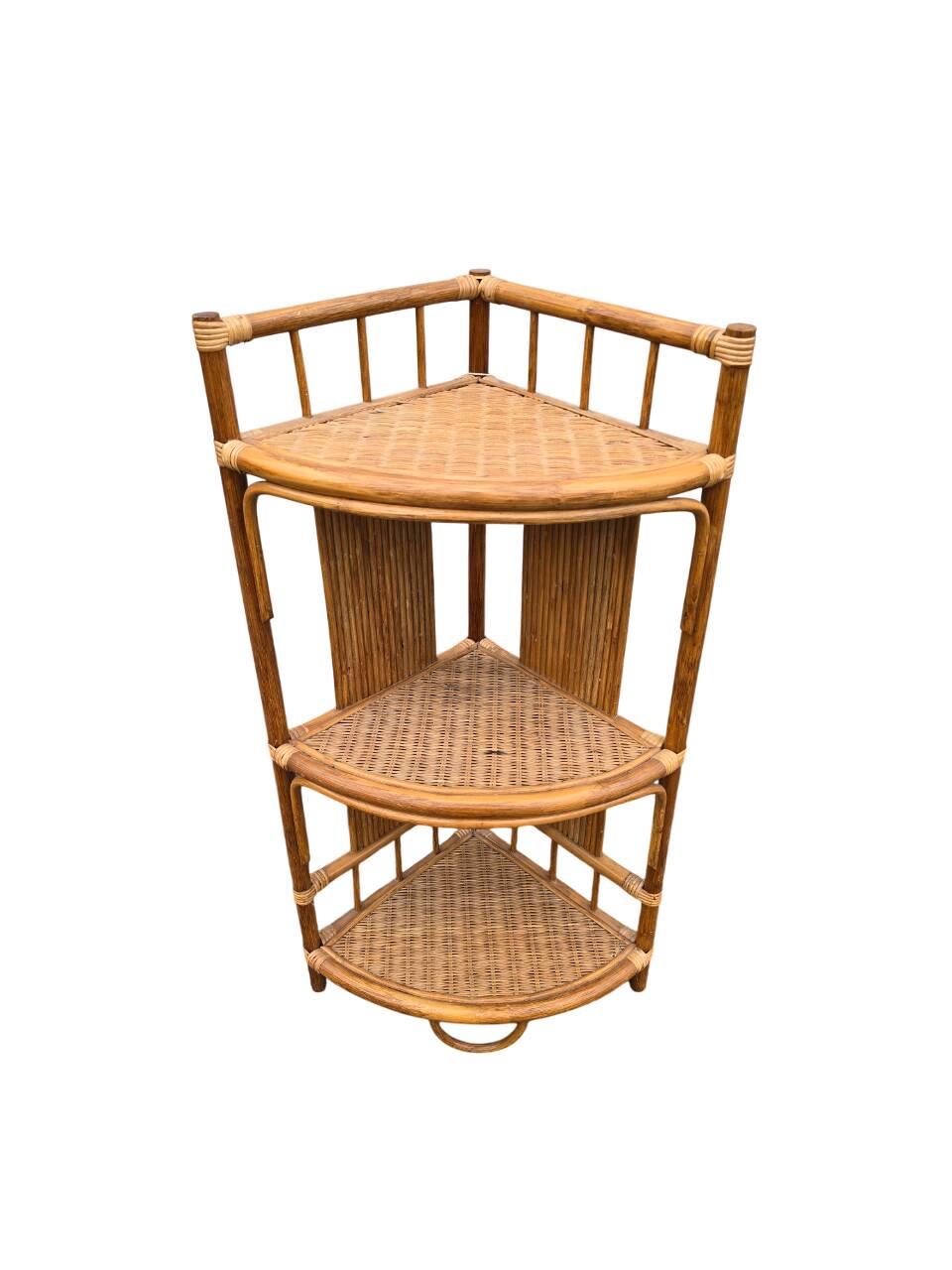 Etagère d'angle en rotin