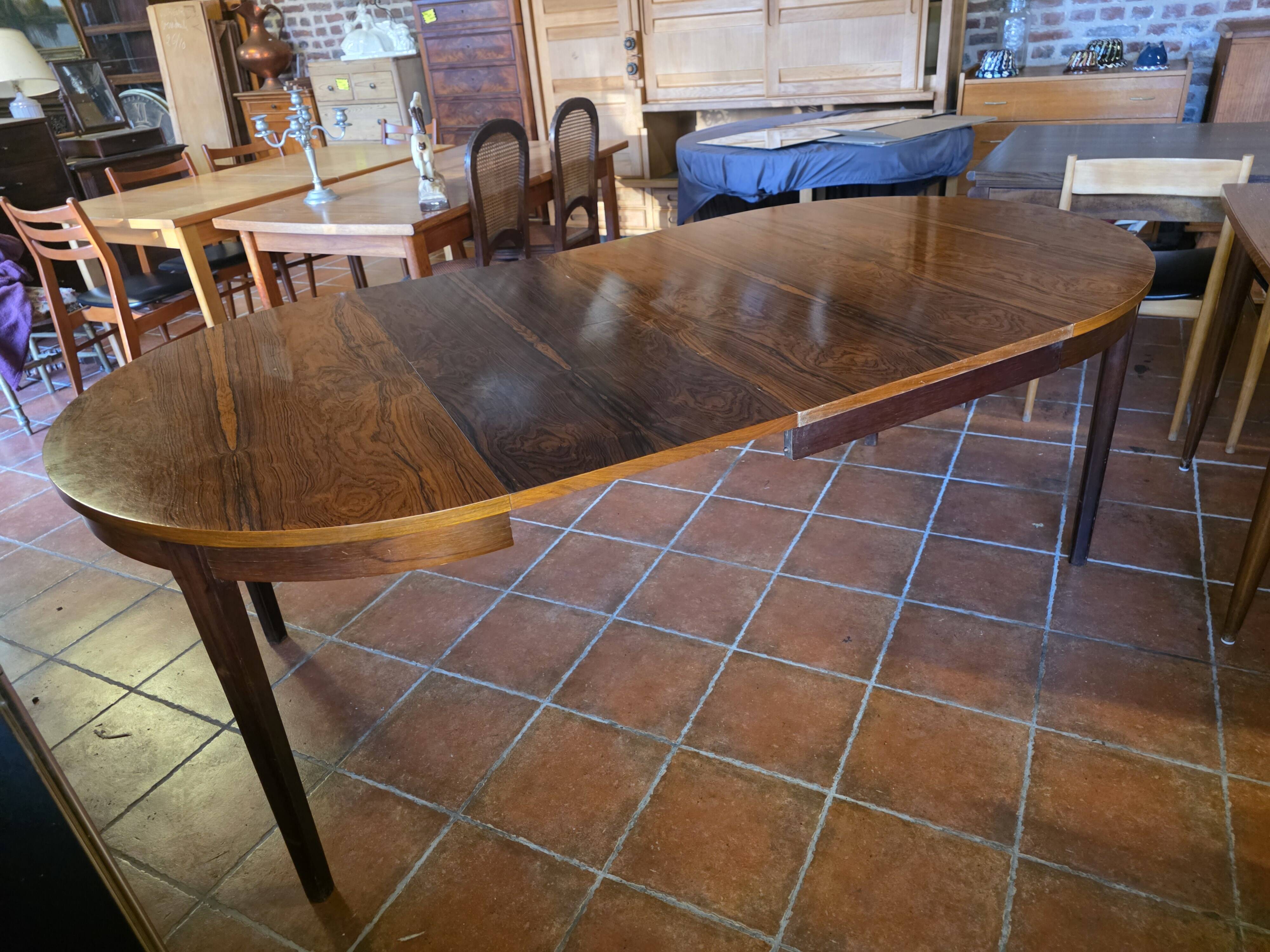 Scandinavian extendable table in rosewood from the 1960s.
