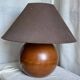 Lampe boule bois tourné vintage 1970