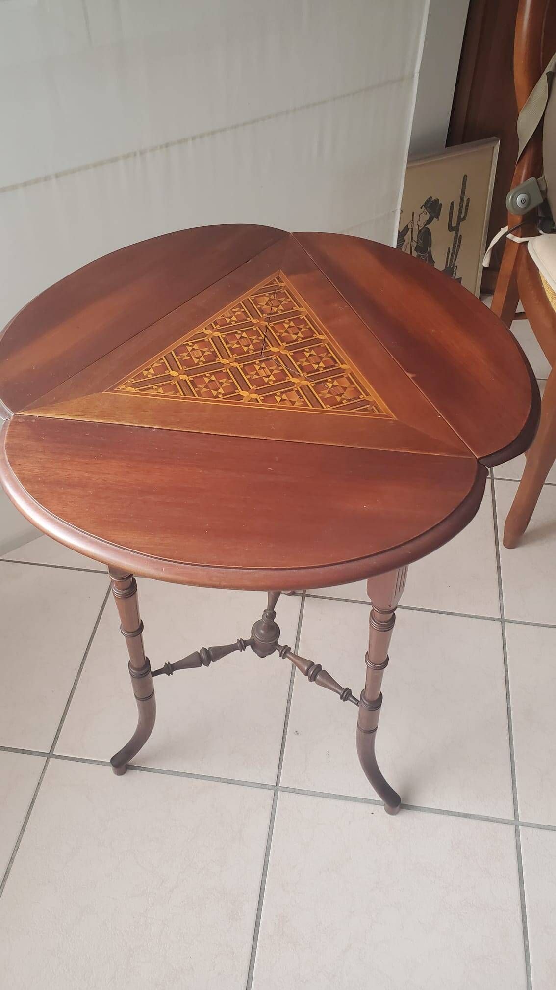 Table tulipe de style Edwardien