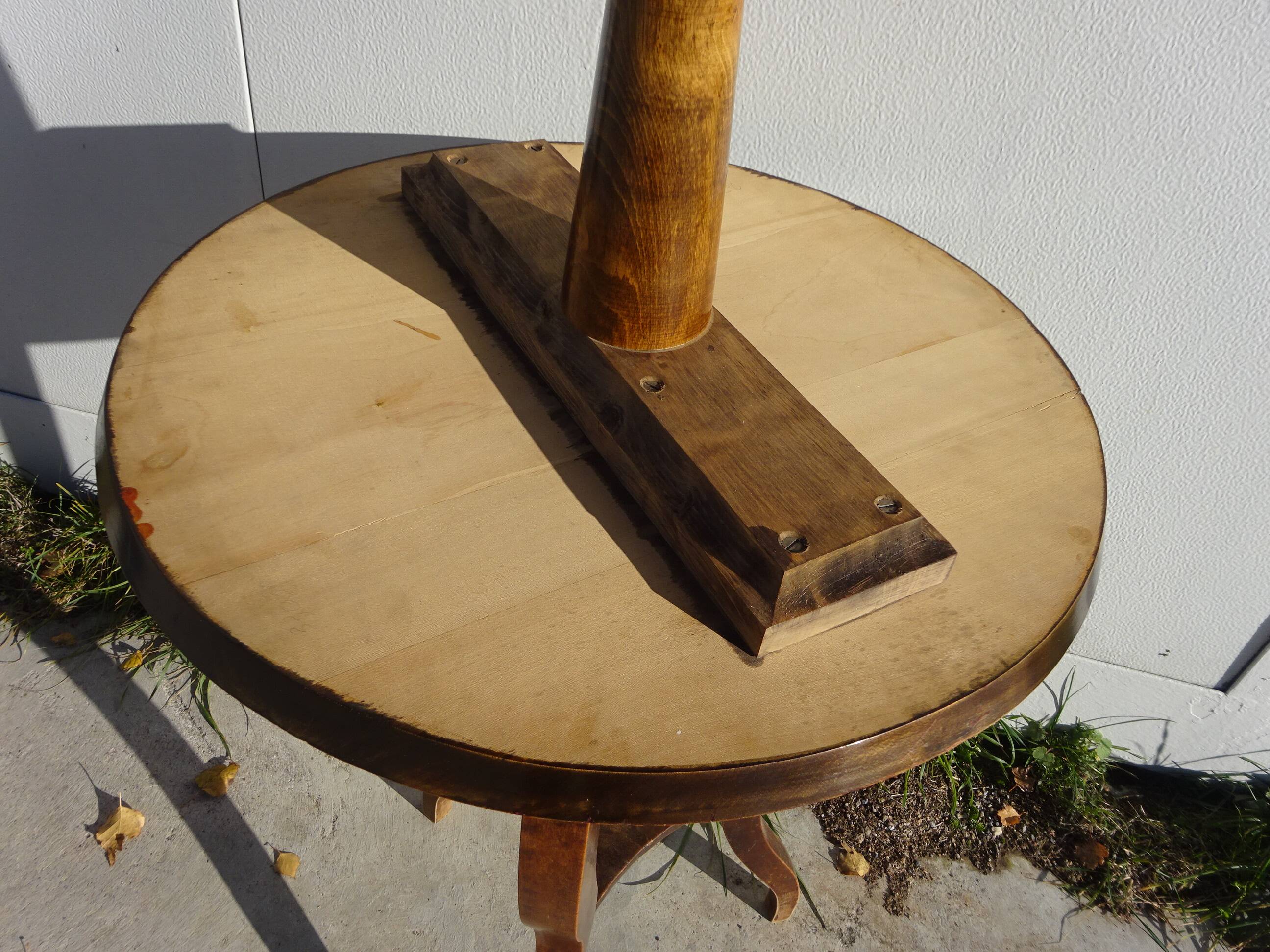 Solid wood pedestal table, Ø60cm
