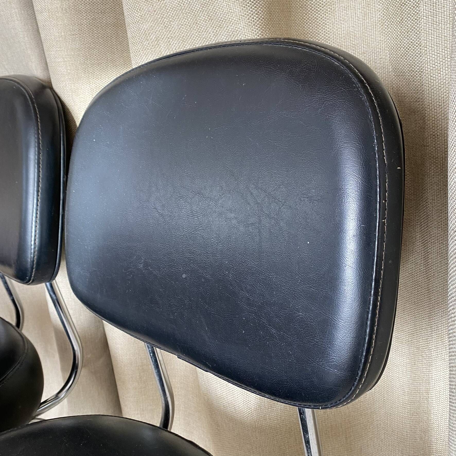 Vintage chairs in chrome and faux leather from the 60s-70s.