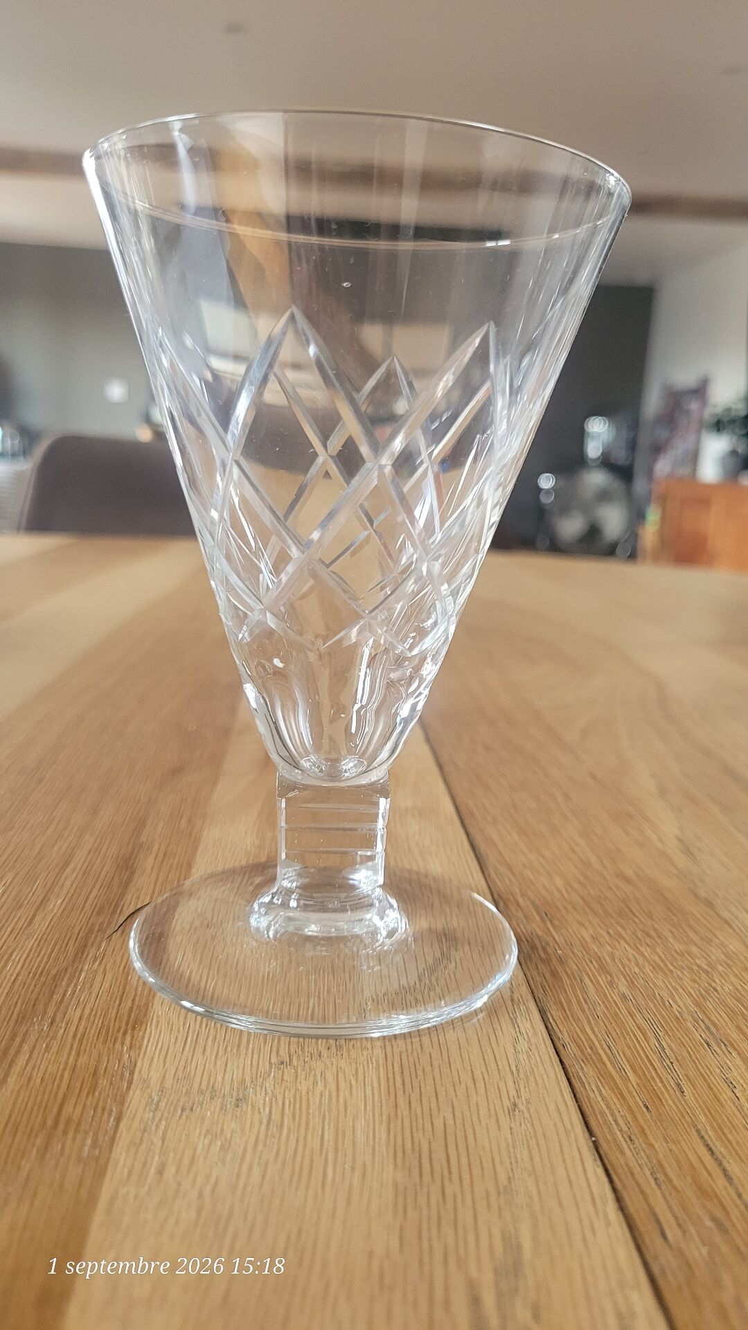 6 verres à pied en verre gravé