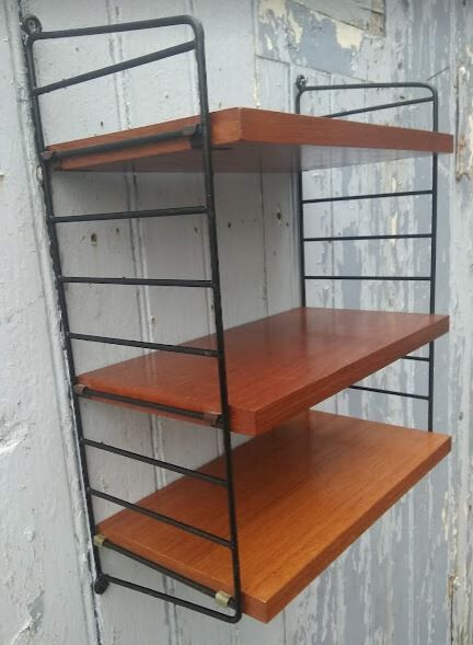 Vintage wall shelf in Ttak veneer and black metal, Nisse Strinning, 60s (2)