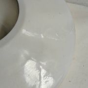 Jardinière en résine blanche forme soucoupe - mouvement futuriste