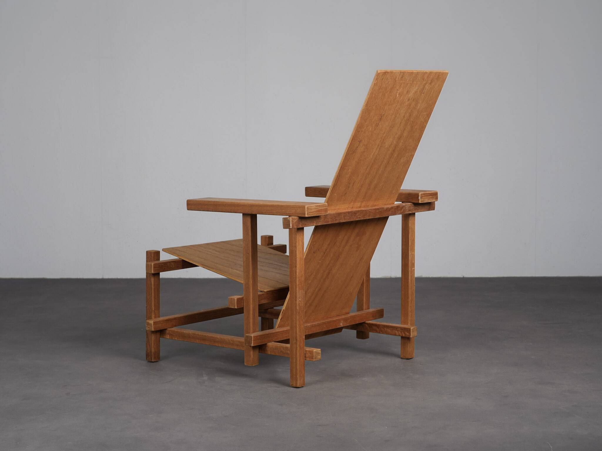 Fauteuil moderniste dans le style de Gerrit Rietveld, Pays-Bas, années 1980.