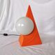 Lampe pyramide céramique, sphère en opaline, postmoderne, 1970.