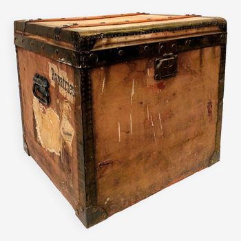Travel trunk in wood and wrought iron 20th century