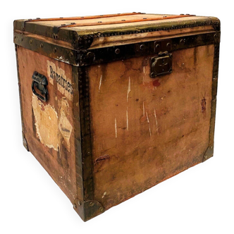 Travel trunk in wood and wrought iron 20th century